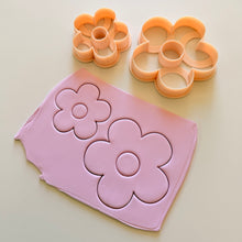 Load image into Gallery viewer, Puffy Flower Clay Cutter
