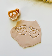 Load image into Gallery viewer, Skull Mug Clay Cutter
