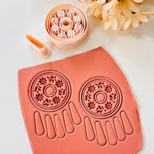 Load image into Gallery viewer, Alfarera Flor Clay Cutter
