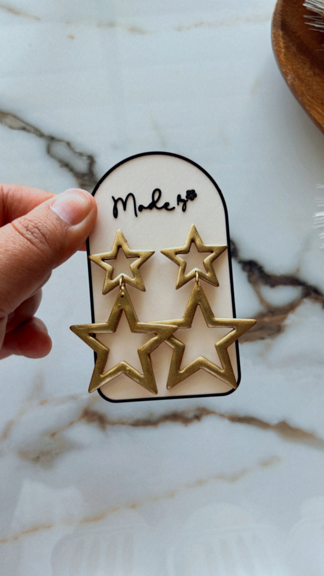 A22 stars gold