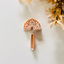 Load image into Gallery viewer, Raíces Clay Cutter
