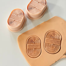 Load image into Gallery viewer, Op Ovalicious Clay Cutter
