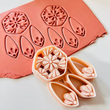 Load image into Gallery viewer, Flor y Tierra Clay Cutter
