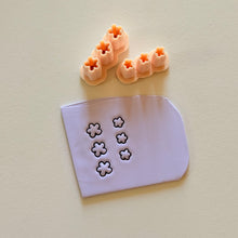 Load image into Gallery viewer, Micro Flower Clay Cutter Set
