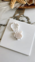 Load image into Gallery viewer, Sea Turtle + Frame Clay Cutter
