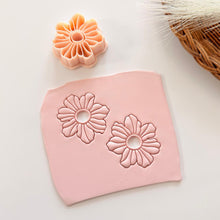 Load image into Gallery viewer, Omi Clay Cutter
