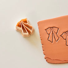 Load image into Gallery viewer, Dotty Bow Clay Cutter
