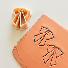 Load image into Gallery viewer, Dotty Bow Clay Cutter
