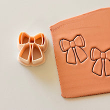 Load image into Gallery viewer, Sweet Bow Clay Cutter
