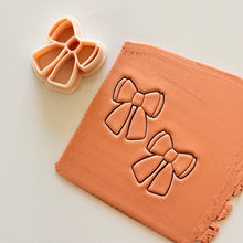 Load image into Gallery viewer, Sweet Bow Clay Cutter
